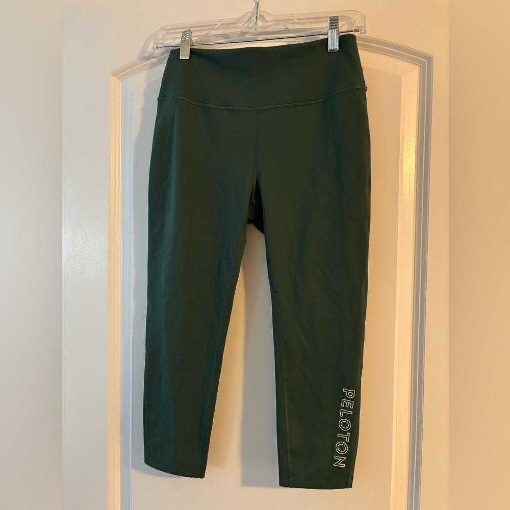 Peloton Green Move Mission Capri Leggings
